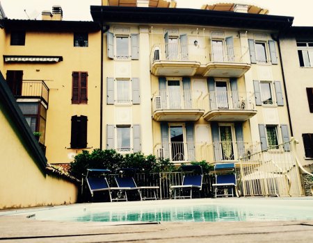 Shared pool and facade of the residence.